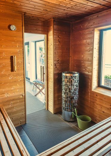 Alojamiento Moselsteig: 6 apartamentos vacacionales, cafetería y vivienda del operador con vistas al Mosela – Sauna