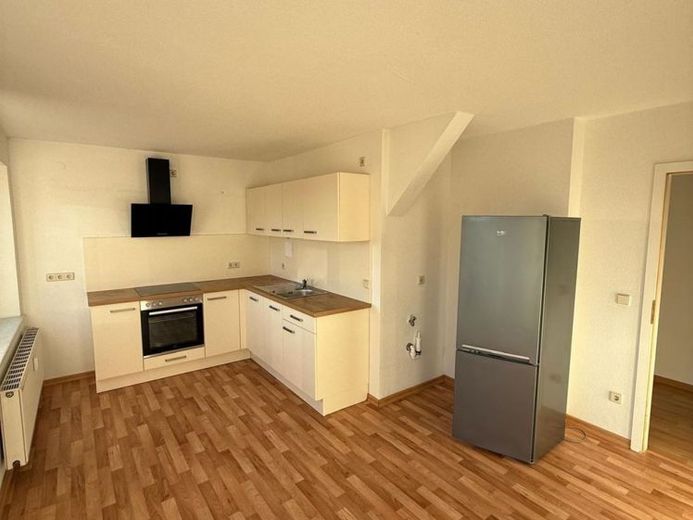 Großzügige DG 2-Zimmer mit Laminat, EBK, Balkon und Wannenbad! – Foto 12