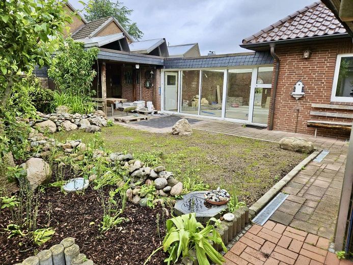 Borby - Bungalow modernizzato con giardino e garage - dopo ristrutturazione integrale – Garten