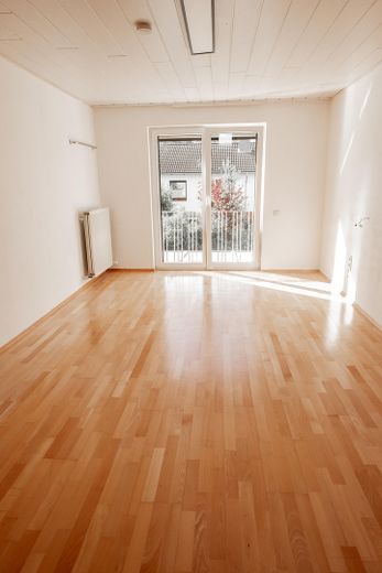 Bonita casa con jardín y terraza cubierta – sin comisión, de particular – Schlafzimmer
