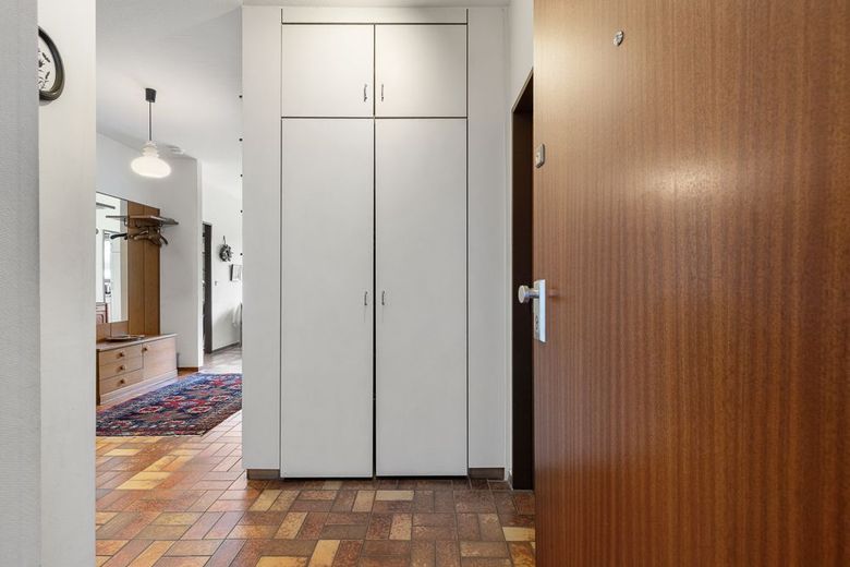 !WARTELISTE!:Helle 4-Zimmer-Wohnung mit Parkblick, Aufzug und Tiefgaragenstellplatz in Alt-Rahlstedt – Zugang zur Wohnung