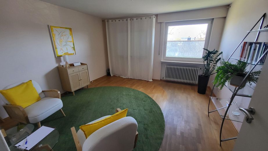 Maison d’architecte située sur un versant calme avec espace séparé pour bureau/cabinet (appartement indépendant) – Kleiner Raum