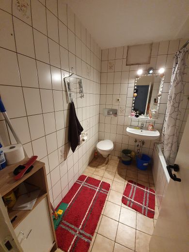 Badezimmer mit Duschwanne