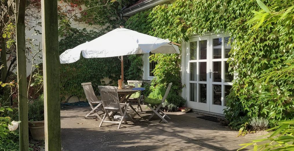 Casa bifamiliar independiente con apartamento y 3 garajes – Apartment Terrasse