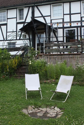 Fachwerkhaus mit Talblick - historisches Wohnen im Grünen bei Bielstein – Garten und Terasse