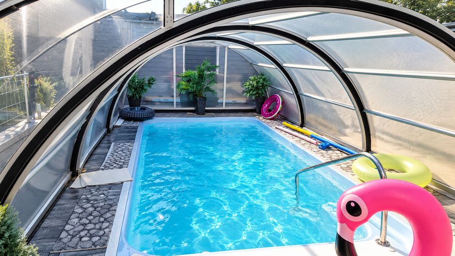 Havuz, ev sineması ve seçkin yaşam konforuyla aile cenneti – Pool