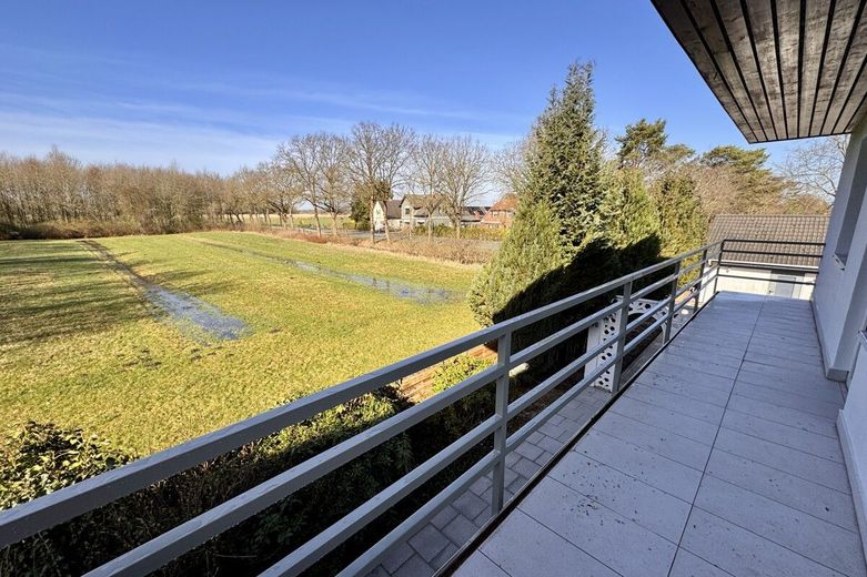 Stilvolles Einfamilienhaus mit hochwertiger Teilsanierung und großzügiger Garage – Bild 10