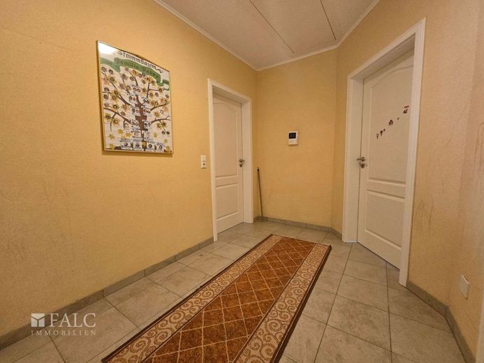 Ein Paradies für eine große Familie im Blumenviertel in Nümbrecht – Flur