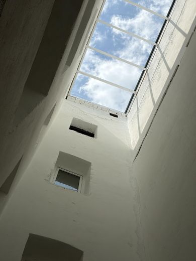 Kernsanierte, helle 3-Zi. Wohnung in Fürth – Lichthof mit Küchenfenstern