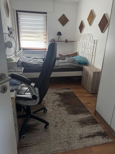 Gepflegtes Reihenmittelhaus mit Wintergarten, Sauna und schönem Garten in ruhiger Wohnlage – Kinderzimmer