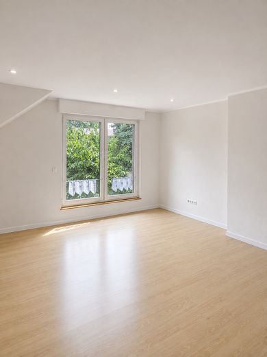 Großzügige 5-Zimmer-Wohnung mit Hausgefühl, 2 Balkonen, Doppelcarport & Garage – Foto 6