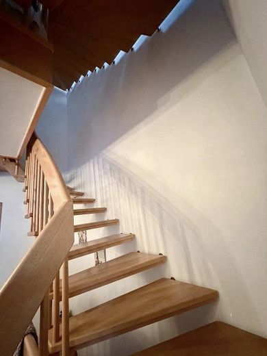 Środkowy segment domu szeregowego w Landshut – Treppe zum 1.OG