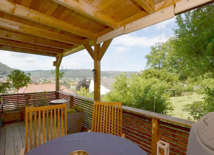 Fernblick über Bad Harzburg trifft Spa-Feeling: geöltes Parkett, Vollbad, Dampfsauna & 2 Balkone – SüdW-Loggia von Küche