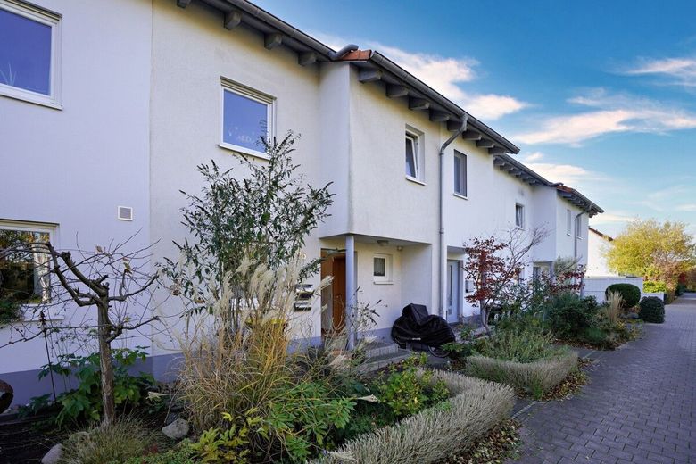 Sofort verfügbar: Gut geschnittenes Reihenmittelhaus in Langenhagen - Kaltenweide zu verkaufen! – Seitenansicht I