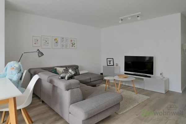 (EF1101_M) Jena: Winzerla, moderno appartamento arredato con ascensore, balcone e posto auto in garage sotterraneo