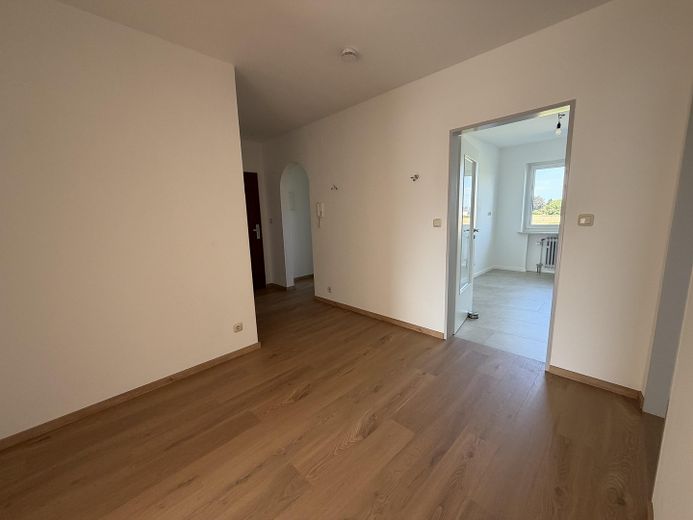 Mooie, ruime 3-kamerwoning 90m² met zuidwestbalkon en droomuitzicht in Rosenheim-Pang – Diele - Blick von Wohnzimmer