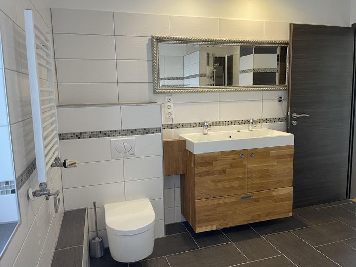 Großzügiges EFH in zweiter Reihe – ruhig, mit Garten, Balkon & hoher energetischer Unabhängigkeit – Foto 4