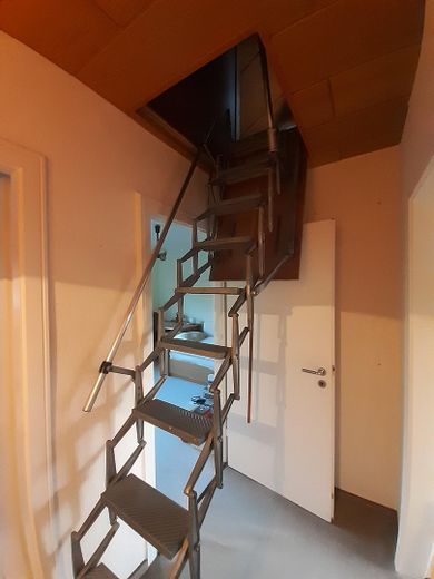 Ziehtreppe zum Dachboden