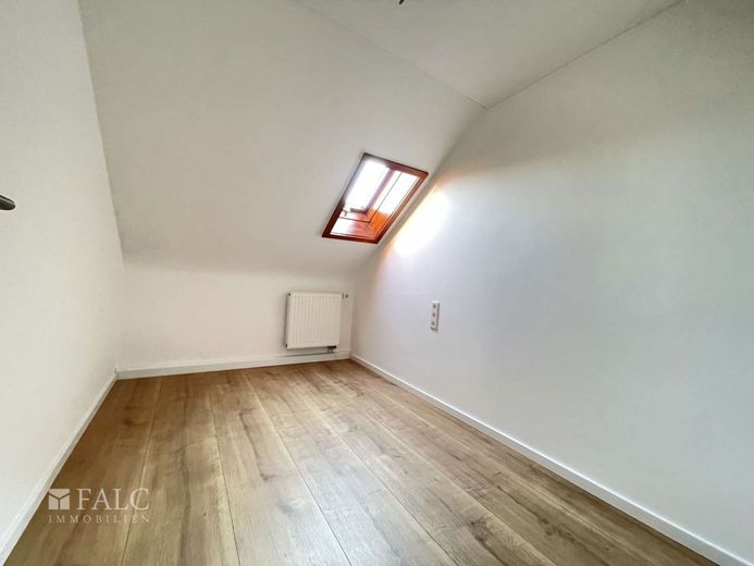 Erstbezug nach Sanierung: Helle Dachgeschosswohnung mit gehobener Ausstattung in Langenzenn – Kinder- / Arbeitszimmer