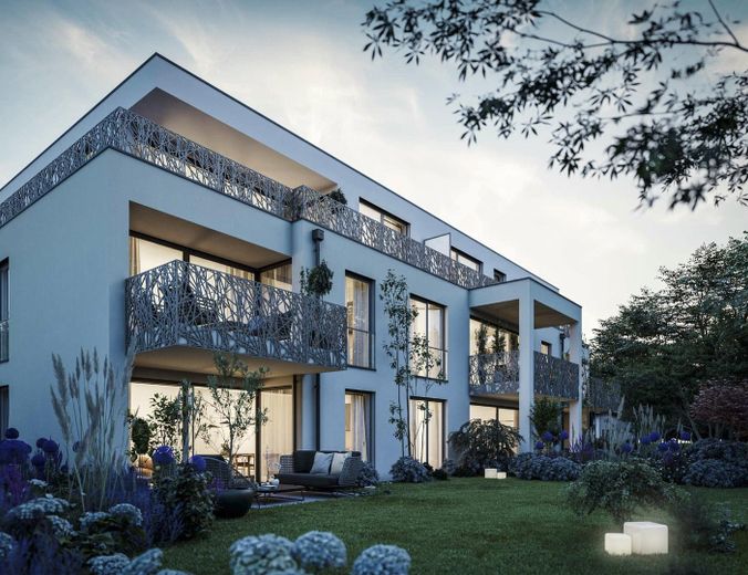 Erstbezug 2026: Helle 2-Zi.-Wohnung in ruhiger Villenlage – Balkon ins Grüne, hohe Decken, TG – Blick vom Garten 1