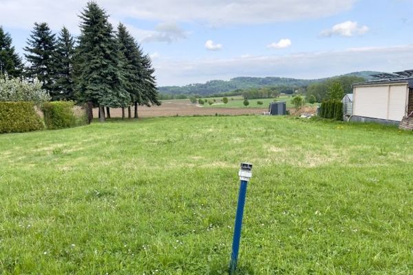 Ukryta, spokojna działka budowlana pod willę w 01920 Steina