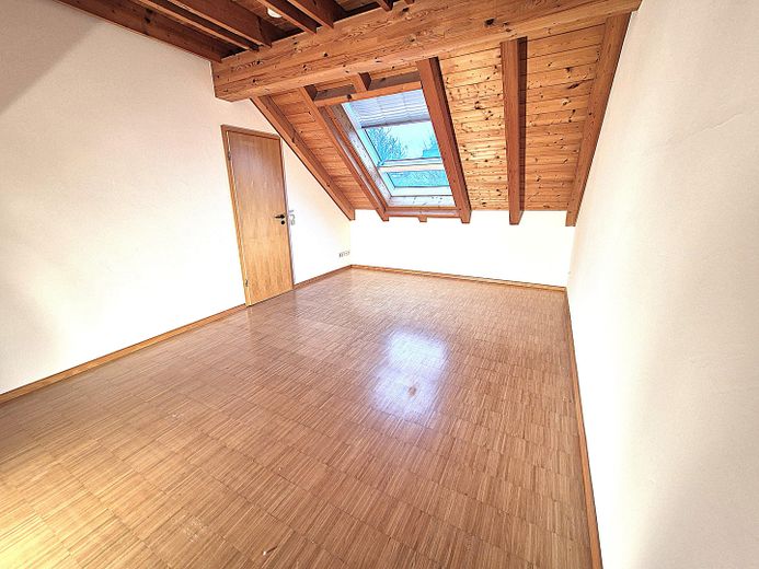 Frankfurt-South, in Dietzenbach-Steinberg, very nice house with large garden, garage, fitted kitchen and sauna. – 11_Kinderzimmer