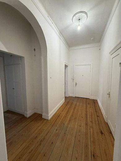 Stilvolle 2 Zimmer Altbauwohnung in der Belleetage in Hamburg-Harvestehude - – Eingang und Diele