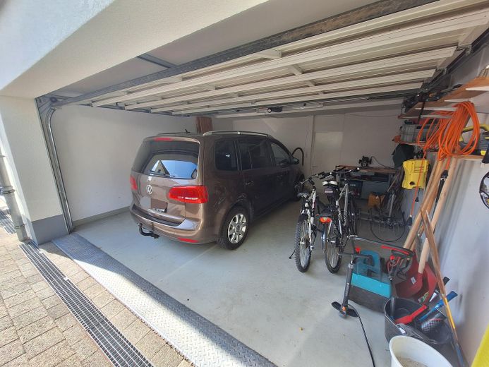 Große Doppelgarage