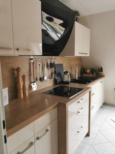 Casa bifamiliar bien cuidada en ubicación privilegiada, tranquila y céntrica. - Weener - – Küche Obergeschoss