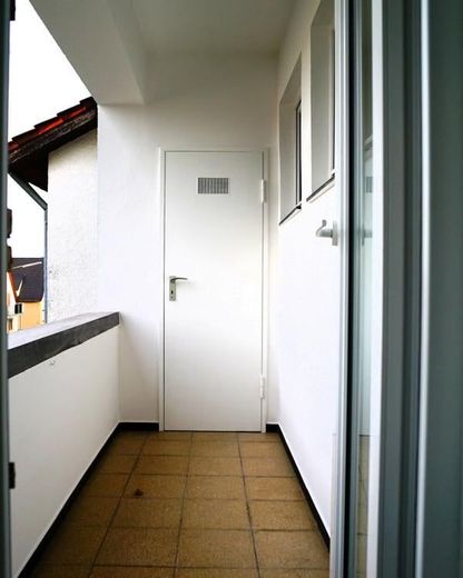 Erstbezug nach Sanierung: Modernes Wohnglück am Sonnenberg mit Weitblick &amp; Home-Office. – Balkon Küche, Abstellraum