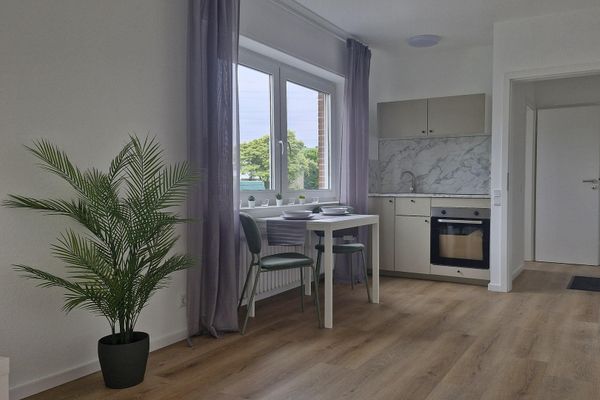 Top Kapitalanlage, möbliert, sofort frei, frisch renoviert, ohne Provision mit Balkon & Stellplatz