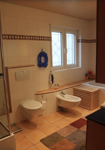 Immeuble résidentiel polyvalent à Kronau – 3 unités d’habitation sur env. 286 m² / Sans commission – Bad 
