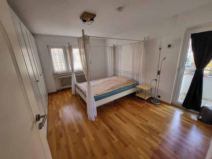 Schlafzimmer (Balkon rechts)