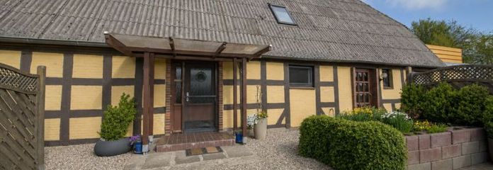 Ländliches Zweifamilienhaus in Schleinähe