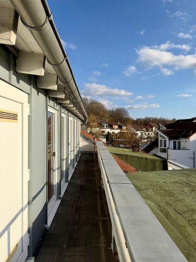 3 Zimmerwohnung mit 3 Tiefgaragenplätzen und 4 Balkonen – Dachterrasse