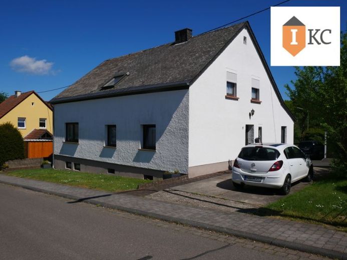 Großzügiges, gepflegtes und renoviertes Ein- Zweifamilienhaus mit großem Grundstück - Einziehen - Wohlfühlen !! – Foto 1