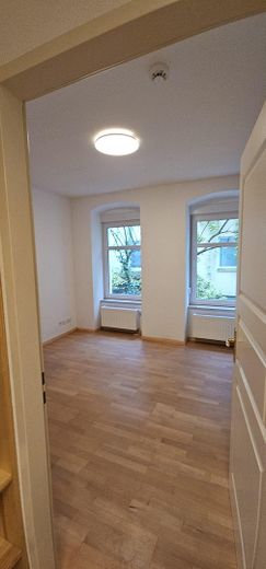 Wohnen am Zionskirchplatz – sanierter Altbau in einer der schönsten Lagen Berlins – Schlafzimmer Tür zu Fenster