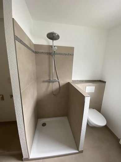 Wunderschöne 4,5-Zimmer-Maisonette-Wohnung in allerbester Lage von Rödermark OR – 1OG Bad