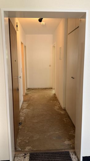 Schöne helle 1,5 Zimmer Wohnung mit großem Balkon - sofort wohlfühlen – Flur - Blick in die Wohnung