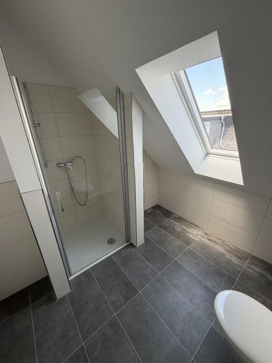 Nouveau projet haut de gamme : 3-4 pièces avec faibles charges (bâtiment KFW55) – Masterbad DG Sicht2