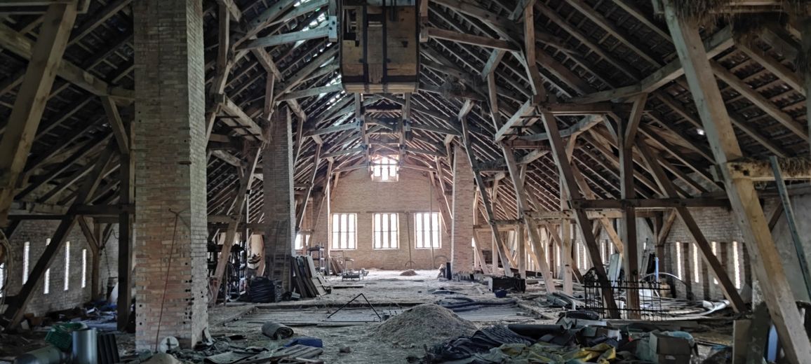 Atelier/Praxis/Gastro/Touristik/Büro/LOFT +++ in GUTSANLAGE (12 Geb. + 6 ha. Gr.) Nähe Müritz! – Dachgeschoß AP-Stall