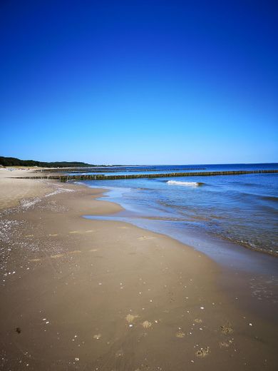 Insel Usedom EFH mit Gewerbe-Nebengebäude, wohnen wo andere Urlaub machen – Feiner breiter Sandstrand