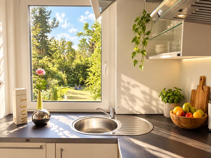 Erstbezug nach Sanierung - Südwestterrasse mit Gartenblick – Küche