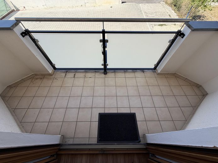 Hepberg’in merkezi konumunda geniş, kapsamlı şekilde yenilenmiş 3 odalı, 1. kat dairesi + 2 balkon – Photo 46