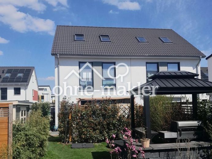 provisionsfrei,5 Zi modern,schöner Garten,Pool – Foto 1
