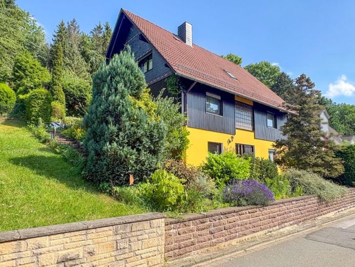 Gepflegtes Einfamilienhaus in bevorzugter Waldrandlage – Foto 1