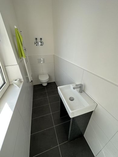 Kapitalanlage: Vodafone Shop in Amberg mit 7,7% Rendite in Top Lage langfristig vermietet – Kundentoilette komplett neu 