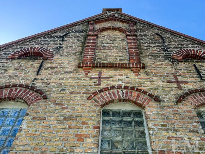 Imponente e noto edificio residenziale e commerciale con una storia variegata – Foto 1