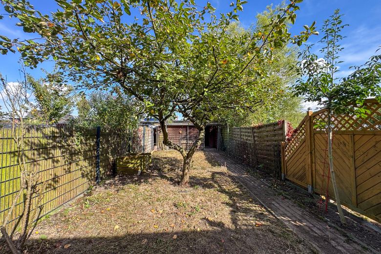 REIHENHAUS – DOPPELGARAGE – TERRASSE – GARTEN – RENOVIERUNGSBEDÜRFTIG – Garten - EG