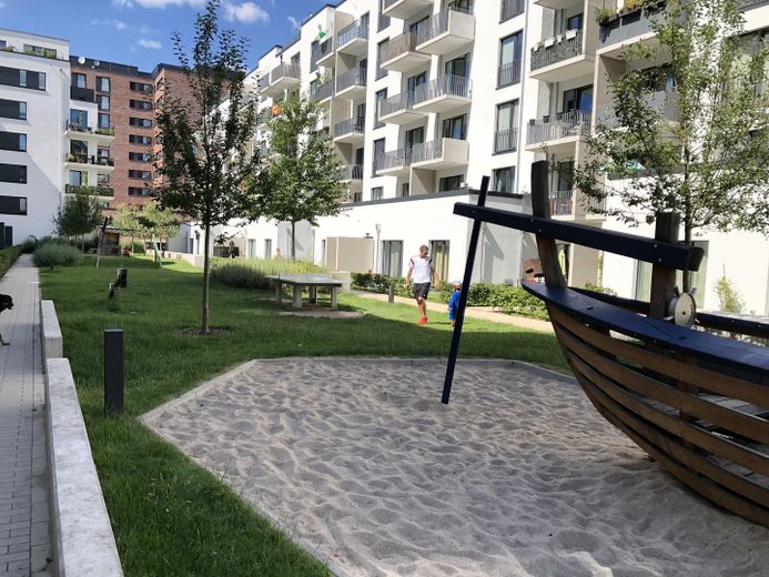Helle, moderne City Maisonette Wohnung am Kanal – Innenhof
